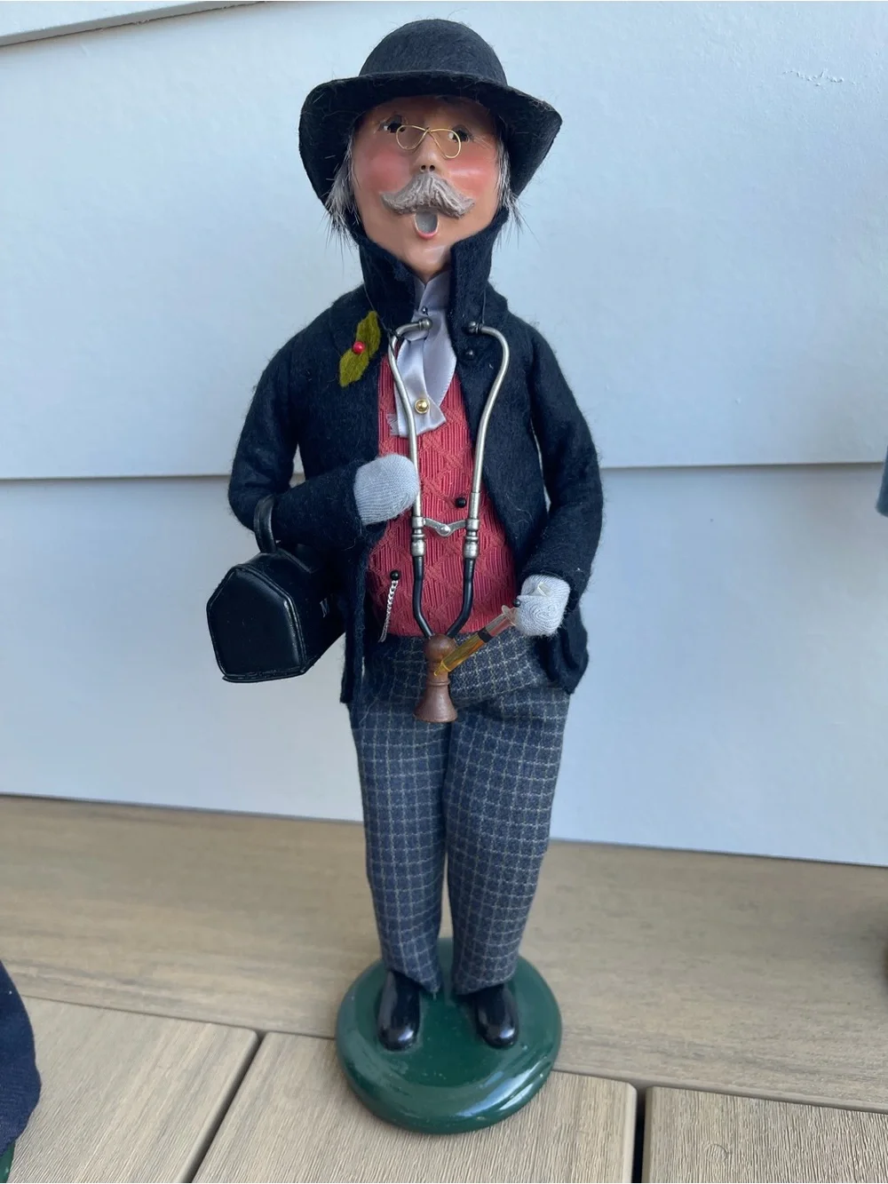 10 handcrafted Byers' Choice Carolers holiday figurine